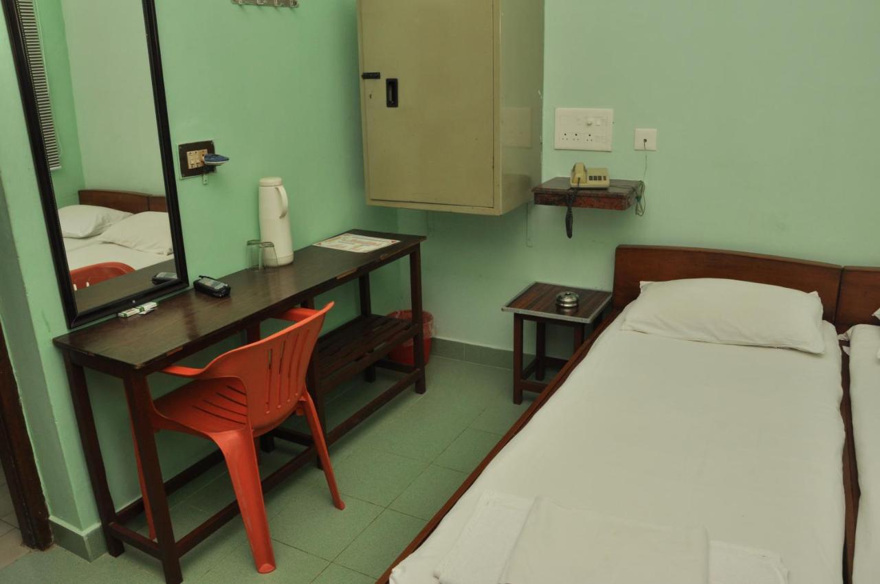 Valli Hotel Thanjavur Esterno foto