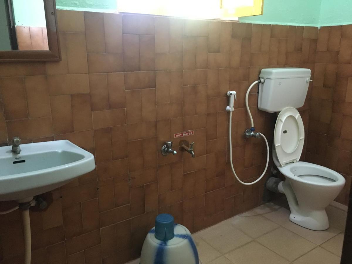 Valli Hotel Thanjavur Esterno foto