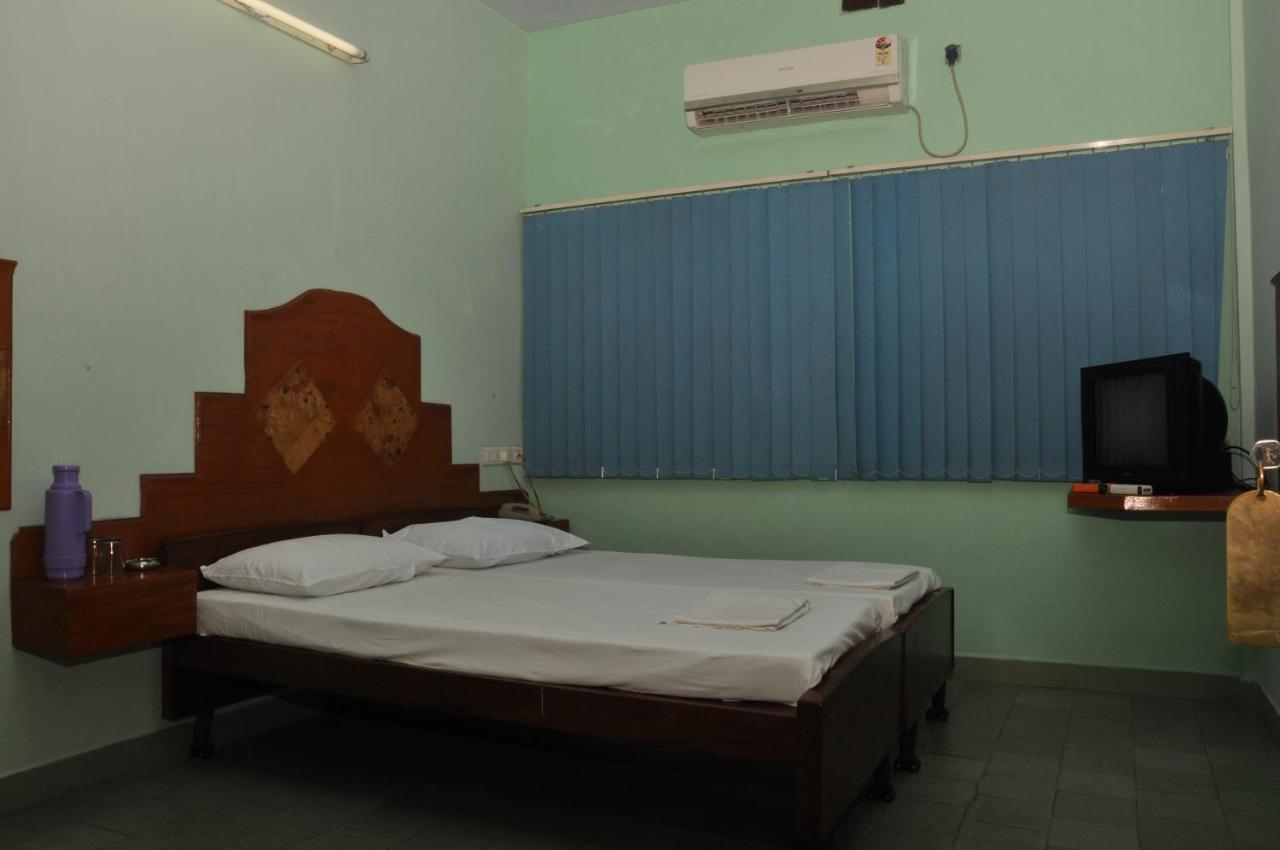 Valli Hotel Thanjavur Esterno foto