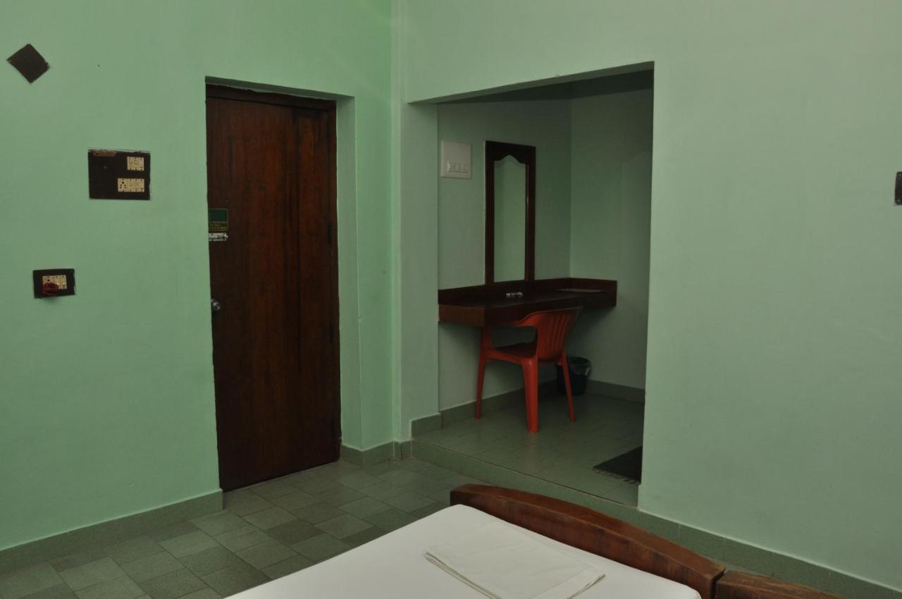 Valli Hotel Thanjavur Esterno foto