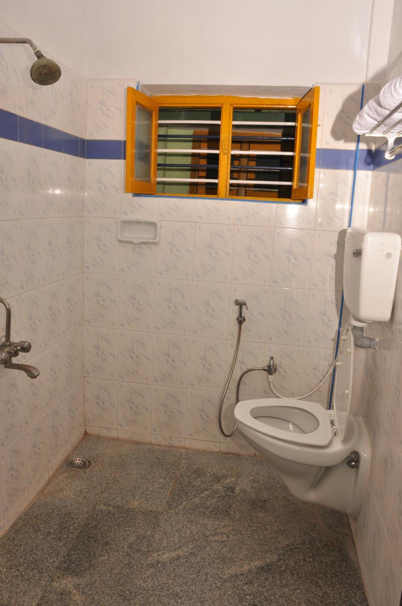 Valli Hotel Thanjavur Esterno foto