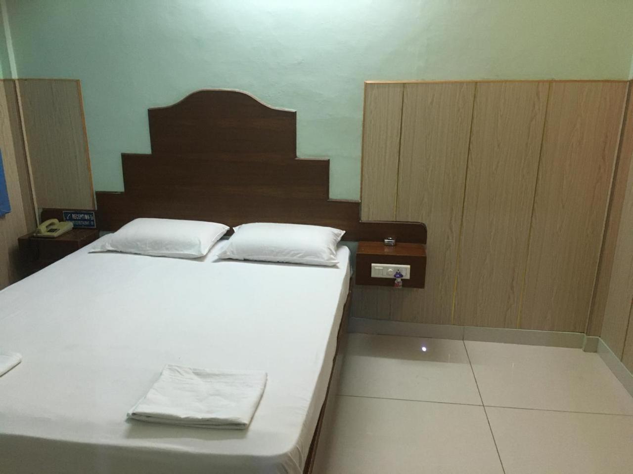 Valli Hotel Thanjavur Esterno foto