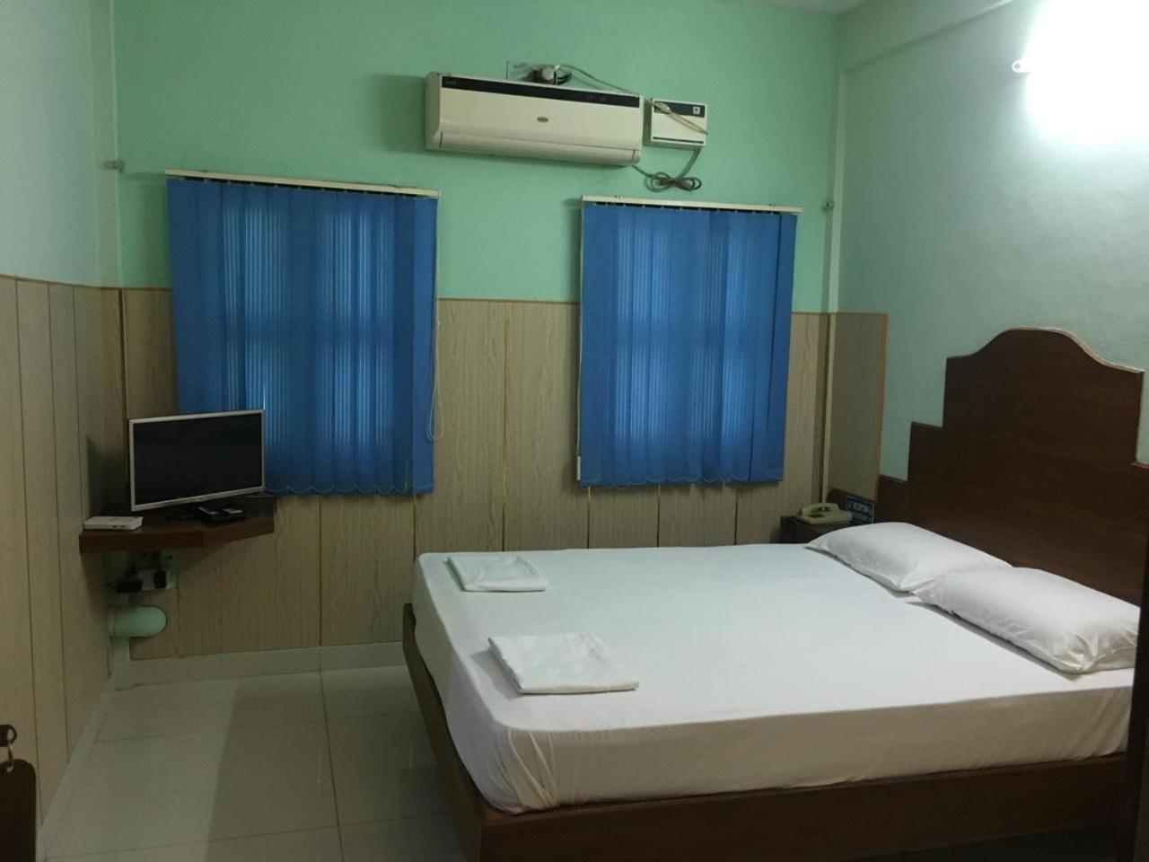 Valli Hotel Thanjavur Esterno foto