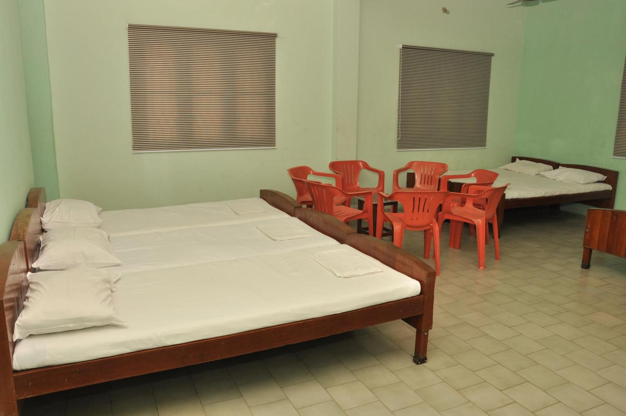 Valli Hotel Thanjavur Esterno foto